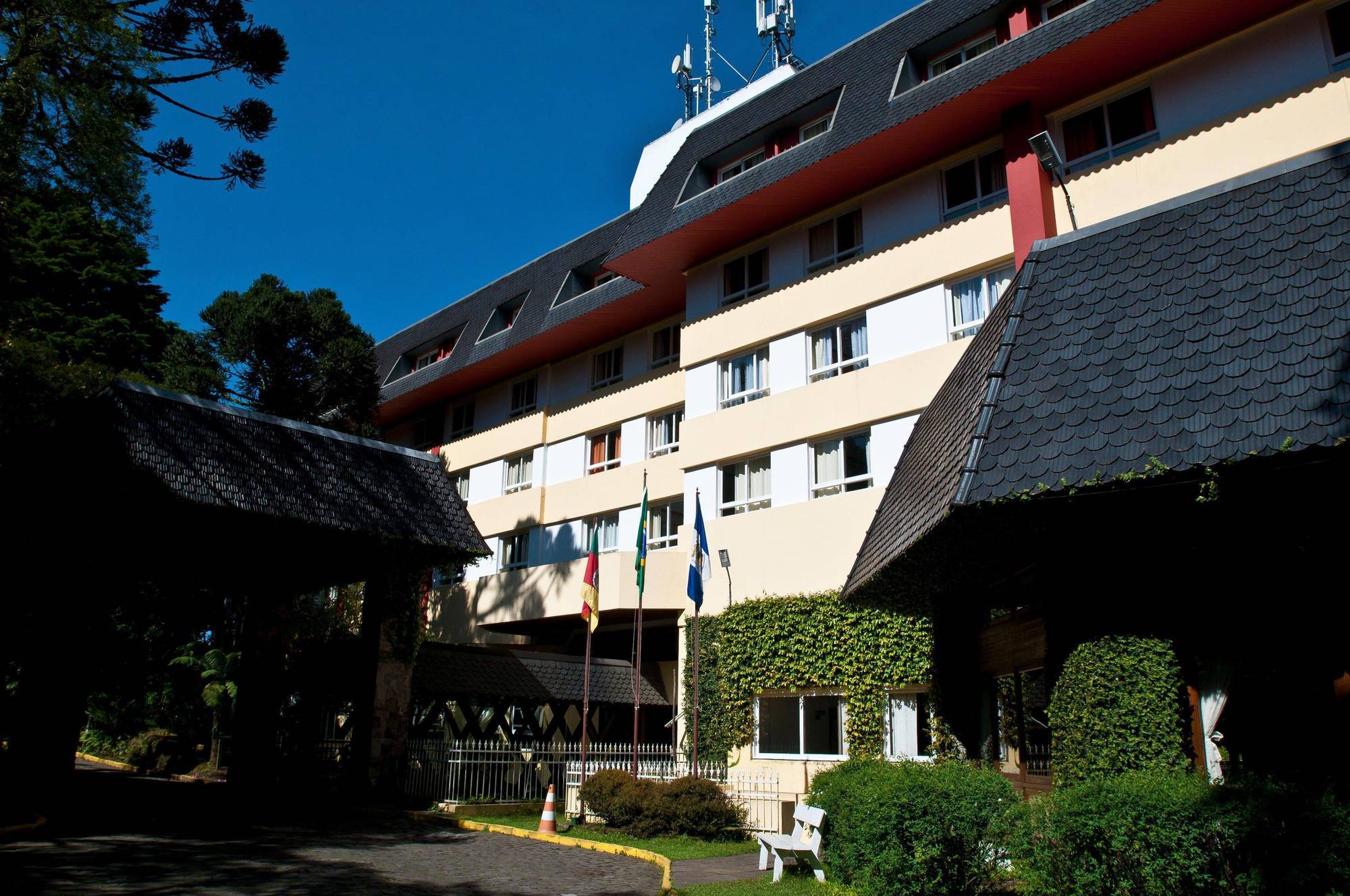Tri Hotel Canela Exterior foto
